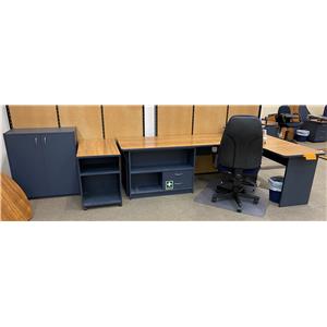 Lot 3

Large Reception Desk & Storage Accessories